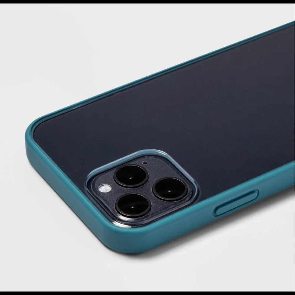 heyday Apple iPhone 12/iPhone 12 Pro Case. heyday USB-A Round Cable